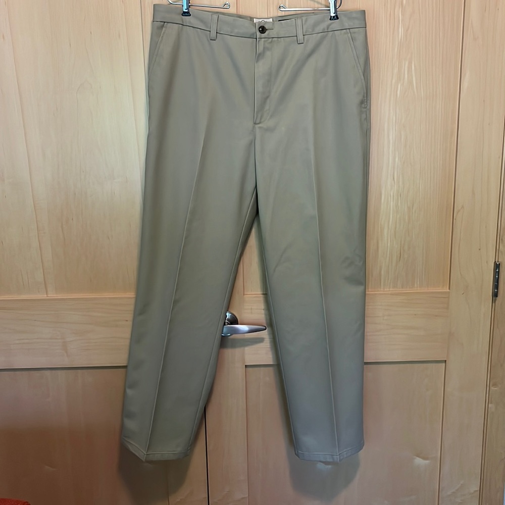 Men’s St. John’s Bay plain front khakis EUC 38 x 32